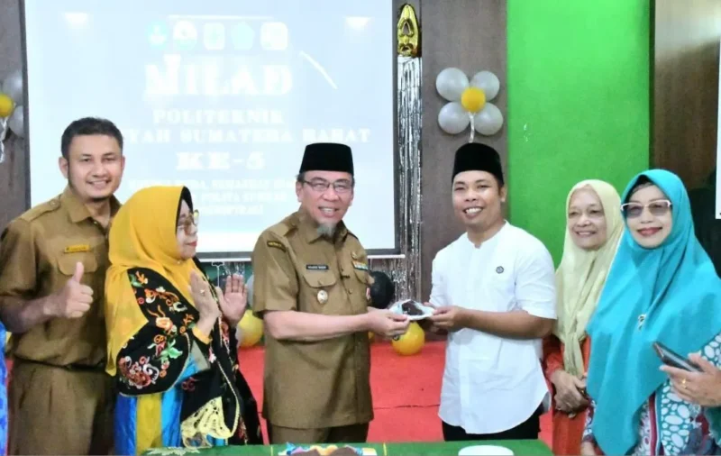Wakil Wali Kota Padang, Maigus Nasir menghadiri Milad ke-5 Polita Sumbar di kampus Polita Sumbar, Selasa (21/10/2025). (Foto: Prokopim Padang)