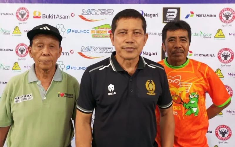 Syafrizal Adek (tengah), Wakil Ketua PELTI Pengprov Sumbar. (Foto: Dok. AG)