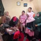 PKK Padang Panjang mengunjungi balita penderita hidrosefalus di Kelurahan Balai-Balai, Kamis (23/10/2025). (Foto: Kominfo Padang Panjang)