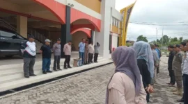Dinas Kumperda Dharmasraya menggelar sosialisasi bagi pedagang dan masyarakat menjelang dioperasikannya Pasar Modern Sungai Rumbai, Minggu (19/10). (Foto: Kominfo Dharmasraya)