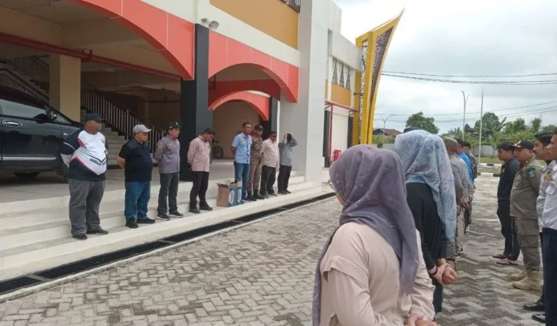 Dinas Kumperda Dharmasraya menggelar sosialisasi bagi pedagang dan masyarakat menjelang dioperasikannya Pasar Modern Sungai Rumbai, Minggu (19/10). (Foto: Kominfo Dharmasraya)