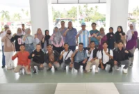 Wali Kota Pariaman, Yota Balad melepas peserta program magang dan pelatihan intensif di Pasim Sukabumi, Jumat (24/10/2025). (Foto: Kominfo Pariaman)