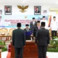 Bupati Tanah Datar Eka Putra melantik delapan pejabat eselon II di lingkungan Pemkab Tanah Datar di Aula Kantor Bupati Pagaruyung, Jumat (31/10/2025). (Foto: Prokopim Tanah Datar)
