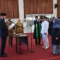 Wali Kota Padang Fadly Amran melantik 122 orang pejabat administrator dan pengawas di lingkungan Pemko Padang, bertempat di Ruang Bagindo Aziz Chan, Balai Kota Padang, Aie Pacah, Senin (20/10/2025). (Foto: Prokopim Padang)