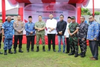 Wali Kota Padang, Fadly Amran menghadiri peletakan batu pertama pembangunan fisik 800 gerai, pergudangan, dan fasilitas pendukung Koperasi Desa/Kelurahan Merah Putih di Kelurahan Alai Parak Kopi, Jumat (17/10/2025). (Foto: Prokopim Padang)