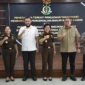 Wali Kota Padang Fadly Amran menghadiri rapat pembahasan percepatan penyelesaian pengadaan tanah proyek Batang Kandis dan Fly Over Sitinjau Lauik di Kantor Kejati Sumbar, Rabu (8/10/2025). (Foto: Prokopim Padang)