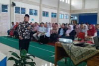Ustad Musriadi, SIQ, SThI, penyuluh agama dari Kantor Kemenag Pesisir Selatan saat menyampaikan materi. (Foto: Dok. Kominfo)