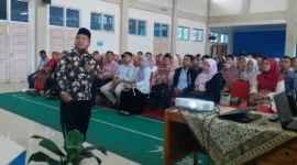 Ustad Musriadi, SIQ, SThI, penyuluh agama dari Kantor Kemenag Pesisir Selatan saat menyampaikan materi. (Foto: Dok. Kominfo)