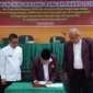 Penandatanganan MoA dan IA antara Dinas Lingkungan Hidup (DLH) Padang, Lembaga Penelitian, LPPM Unes, serta 20 program studi dari Unes dan 1 program studi dari AAI di Auditorium Unes, Rabu (29/10/2025). (Foto: Diskominfo Padang)