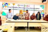 Penandatanganan MoU dengan industri nasional dan multinasional dalam kegiatan Temu Industri 2025. (Foto: Humas SMK-SMAK Padang)