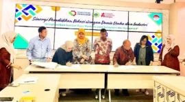 Penandatanganan MoU dengan industri nasional dan multinasional dalam kegiatan Temu Industri 2025. (Foto: Humas SMK-SMAK Padang)