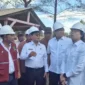Bupati Padang Pariaman John Kenedy Azis bersama Staf Ahli Menteri Kelautan dan Perikanan RI, Trian Yunanda meninjau pembangunan KNMP di Nagari Katapiang, Kecamatan Batang Anai, Rabu (15/10/2025). (Foto: Kominfo Padang Pariaman)