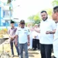 Wali Kota Padang, Fadly Amran meninjau pengerjaan rehabilitasi saluran drainase di Kelurahan Padang Pasir, Kecamatan Padang Barat, Rabu (8/10/2025). (Foto: Prokopim Padang)