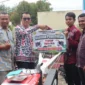 Penyerahan bantuan traktor kepada kelompok tani di Dharmasraya. (Foto: Kominfo Dharmasraya)