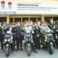 Wali Kota Padang Fadly Amran menyerahkan kendaraan operasional kepada Dubalang Kota, petugas Dishub dan Satpol PP di Gedung Bagindo Aziz Chan Youth Center, Kamis (30/10/2025). 