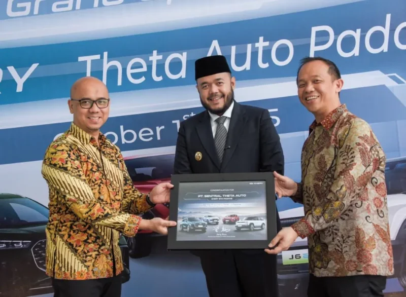 Wali Kota Padang Fadly Amran menghadiri Grand Opening Showroom Chery Padang, Selasa (1/10/2025). (Foto: Prokopim Padang)