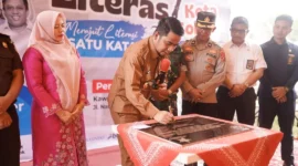 Wali Kota Solok, Dr. H. Ramadhani Kirana Putra meresmikan Gedung Perpustakaan Kota Solok, Selasa (14/10/2025). (Foto: Prokopim Kota Solok)