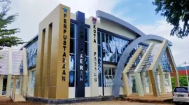 Gedung Perpustakaan baru Pemko Padang berdiri megah di sebelah Gedung Bagindo Aziz Chan Youth Center. (Foto: Diskominfo Padang)