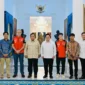 Presiden Prabowo Subianto menerima kunjungan juara dunia MotoGP Marc Marquez bersama dua pembalap muda Indonesia, Mario Aji dan Veda Ega Pratama, di Istana Merdeka, Jakarta, Selasa (30/9/2025). (Foto: BPMI Setpres) 