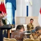 Presiden Prabowo mengapresiasi capaian swasembada pangan Indonesia yang tercapai hanya dalam satu tahun di bawah kepemimpinan Mentan Amran Sulaiman. (Foto: BPMI Setpres) 
