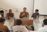Wakil Bupati Ahmad Fadly, S.Psi memimpin Raker Perbasi di Aula Kantor Disparpora Tanah Datar, Selasa (21/10/2025). (Foto: Prokopim Tanah Datar)