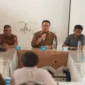 Wakil Bupati Ahmad Fadly, S.Psi memimpin Raker Perbasi di Aula Kantor Disparpora Tanah Datar, Selasa (21/10/2025). (Foto: Prokopim Tanah Datar)