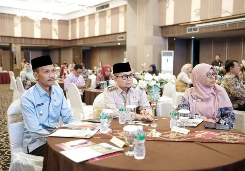 
Wabup Solsel Yulian Elfi menghadiri Rapat Koordinasi Regional dan Advokasi Pencegahan Stunting 2025 yang digelar Setwapres RI, Rabu (9/10/2025) di Kota Padang. (Foto: Humas Pemkab Solsel)