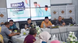 Wakil Wali Kota Padang Maigus Nasir memimpin Rapat Evaluasi Realisasi Penerimaan PAD Padang di Gedung Putih Rumah Dinas Wali Kota Padang, Kamis (30/10/2025). (Foto: Prokopim Padang)