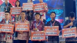 Dua siswa SMAN 1 Sumbar menorehkan prestasi gemilang pada ajang OSN 2025 di Malang, Jawa Timur, Sabtu (11/10/2025) malam. (Foto: Diskominfo Padang Panjang)