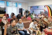 Wakil Bupati Pessel, Risnaldi Ibrahim (nomor empat dari kiri) saat menghadiri secara daring Penilaian Kinerja Stunting yang digelar Pemprov Sumbar. (Foto: Dok. Kominfo)