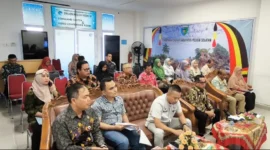 Wakil Bupati Pessel, Risnaldi Ibrahim (nomor empat dari kiri) saat menghadiri secara daring Penilaian Kinerja Stunting yang digelar Pemprov Sumbar. (Foto: Dok. Kominfo)