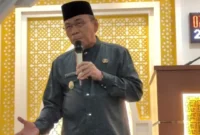 Wakil Wali Kota Padang, Maigus Nasir, saat memberikan arahan dalam Wirid Gabungan Pemko Padang di Masjid Nurul Iman, Jumat (3/10/2025). (Foto: FB Prokopim Padang)