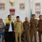 Wakil Wali Kota Padang, Maigus Nasir menerima kunjungan Pengkot PELTI Kota Padang di ruang kerjanya, Balai Kota Aie Pacah, Senin (6/10/2025). (Foto: Prokopim Padang)