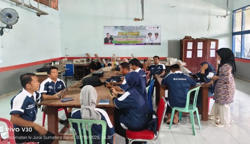 Peserta pelatihan serius mendengarkan paparan dari salah satu narasumber. (Foto: Dok. BLK Painan)