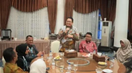 Wakil Bupati Tanah Datar, Ahmad Fadly saat menyambut rombongan ASPPI di Indojolito Batusangkar, Rabu (8/10/2025) malam. (Foto: Prokopim Tanah Datar)