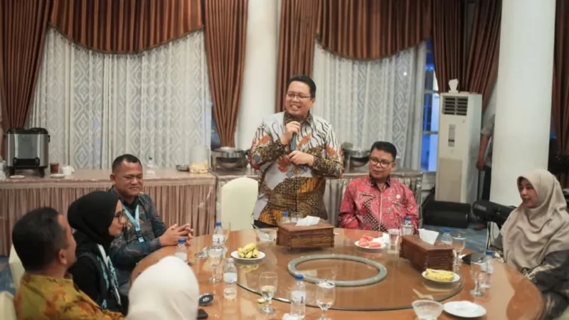 Wakil Bupati Tanah Datar, Ahmad Fadly saat menyambut rombongan ASPPI di Indojolito Batusangkar, Rabu (8/10/2025) malam. (Foto: Prokopim Tanah Datar)