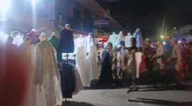 Petugas Satpol PP Padang menertibkan PKL yang masih membuka lapak di badan jalan kawasan Pasar Raya Barat, Kamis (9/10/2025). (Foto: Humas Satpol PP Padang)