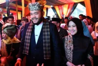 Wali Kota Padang Fadly Amran menghadiri acara Penjamuan Batagak Panghulu Suku Koto Kenagarian Koto Tangah bagi Ketua LKAAM Sumbar, Prof. Dr. H. Fauzi Bahar, M.Si, Sabtu (11/10/2025). (Foto: Prokopim Padang)