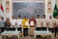 Pemko Padang Panjang menjalin kerja sama dengan Kemen Imipas Sumbar, Jumat (24/10/2025). (Foto: Kominfo Padang Panjang)