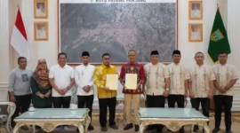Pemko Padang Panjang menjalin kerja sama dengan Kemen Imipas Sumbar, Jumat (24/10/2025). (Foto: Kominfo Padang Panjang)