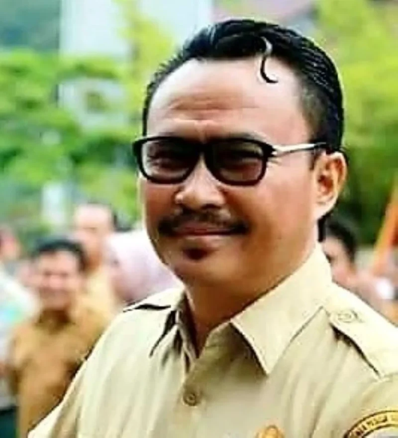 
Pj Sekdakab Pessel, Evfauza Yuliasman, SE M.Si, Datuak Tigo Lareh. (Foto: Dok. Pribadi)
