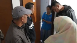 Wakil Wali Kota Padang Panjang Allex Saputra bersama jajaran sidak ke Rusunawa di Kelurahan Tanah Hitam, Kamis (30/10/2025) malam. (Foto: Kominfo Padang Panjang)