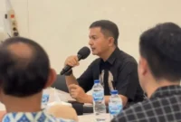 Asisten II Bidang Perekonomian dan Pembangunan Setdako Padang, Didi Aryadi saat Sosialisasi dan Diskusi HAK di Cafe Kupi Batigo, Sabtu (18/10/2025). (Foto: FB Diskominfo Padang)