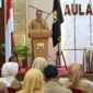 Wakil Wali Kota Pariaman Mulyadi memberikan sambutan pada sosialisasi program beasiswa luar negeri bagi ASN dan generasi muda di Aula Balaikota Pariaman, Selasa (21/10/2025). (Foto: Kominfo Pariaman)