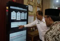 Wakil Wali Kota Padang, Maigus Nasir meninjau langsung tata kelola pelayanan terpadu MPP Badung, Bali, Rabu (1/10/2025). (Foto: Prokopim Padang)
