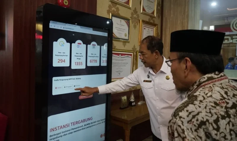 Wakil Wali Kota Padang, Maigus Nasir meninjau langsung tata kelola pelayanan terpadu MPP Badung, Bali, Rabu (1/10/2025). (Foto: Prokopim Padang)