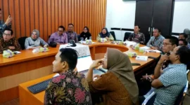Wakil Bupati Rahmat Hidayat memaparkan kesiapan daerah dalam kegiatan Penilaian Kinerja Stunting Tahun 2024, Kamis (2/10/25) di Ruang Dilo Diskominfo. (Foto: Kominfo Padang Pariaman)
