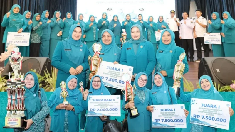 TP-PKK Kota Pariaman berhasil meraih Juara Umum Kategori Kota pada Lomba HKG PKK Tingkat Sumbar 2025. (Foto: Kominfo Pariaman)