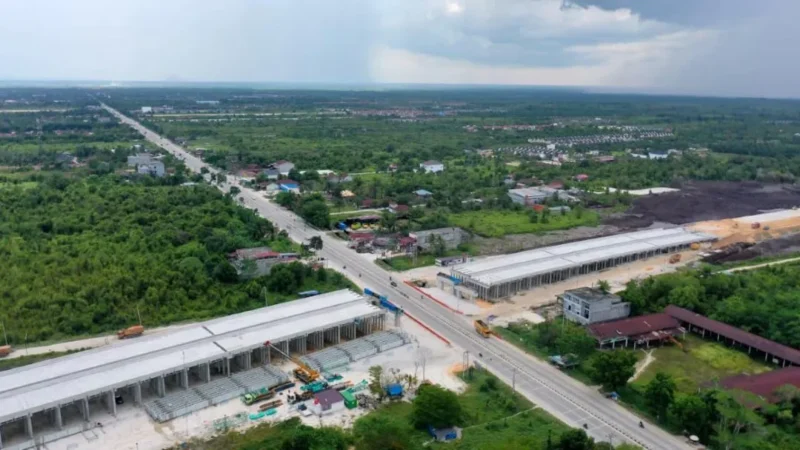 PT Hutama Karya memberlakukan sistem buka-tutup Jalan Nasional Pekanbaru–Padang untuk pekerjaan Tol Lingkar Pekanbaru. (Foto: PT Hutama Karya)