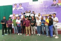Para juara foto bersama dengan pengurus PELTI Sumbar dan panitia pertandingan. (Foto: Dok. AG)